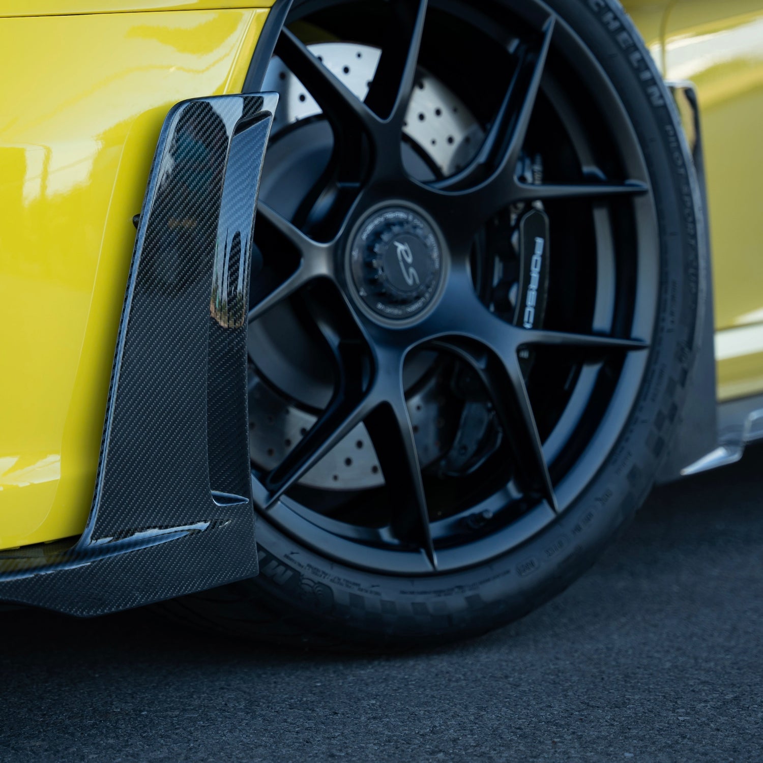 PORSCHE 911 GT3 RS (992) - Full Carbon Fiber Kit
